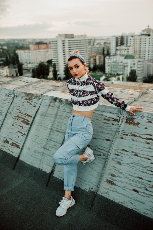 Quelle est la meilleure méthode pour créer une barrière naturelle contre le bruit dans un jardin urbain ?